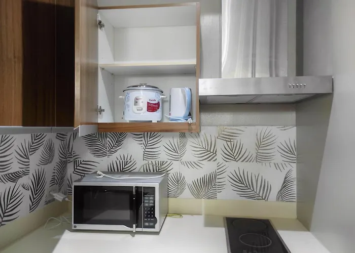 Aparthotel Elegant Stylish 1 Bedroom Balcony And Bay View Free Sauna Pool Gym Makati 4*