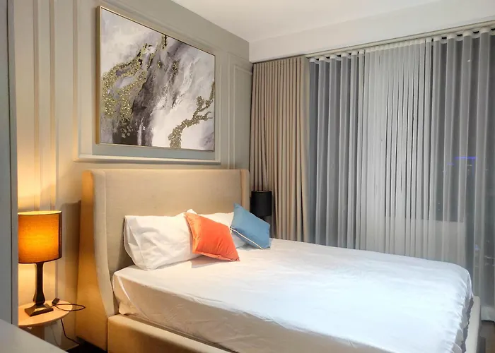 Elegant Stylish 1 Bedroom Balcony And Bay View Free Sauna Pool Gym Makati Manila