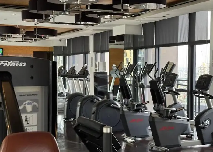 Elegant Stylish 1 Bedroom Balcony And Bay View Free Sauna Pool Gym Makati Manila